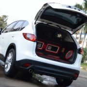 Tampil Elegant Dengan Aksen Merah