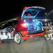 Rupawan dan Bersuara Memukau