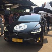 Naik Taksi Blue Bird Tesla, Berapa Biayanya Argo ?