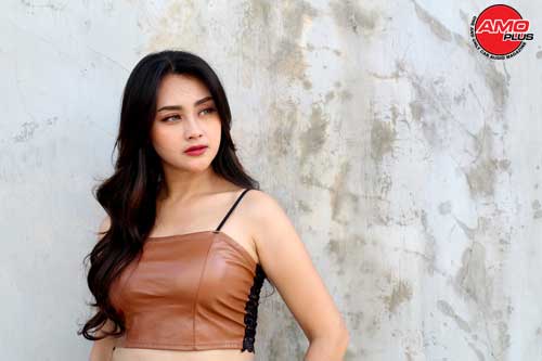 Layyallin Muntaz, Si Seksi Asal Kota Apel : “Semua Genre Musik Apa Aja Didengerin!”