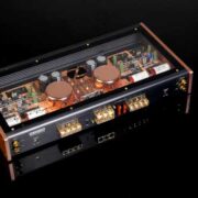 Zevox ZA 120.4 AB : Kemurnian Suara Amplifier